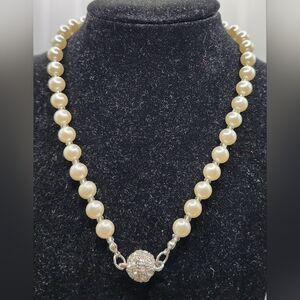 Vintage White Faux Pearl Necklace With Magnetic Rhinestone Clasp 15” Elegant